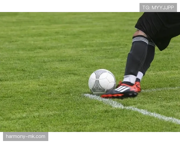 贝肯鲍尔传球艺术重塑现代足球战术，引领战术革新新风潮