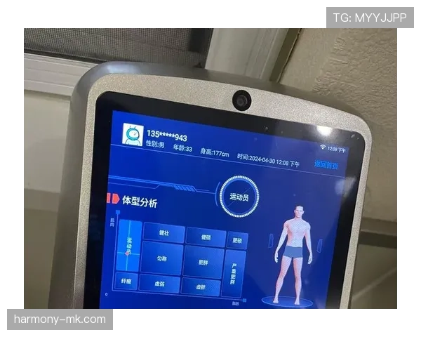 辛德hu一天吃12顿饭，体脂率比手机电量还低